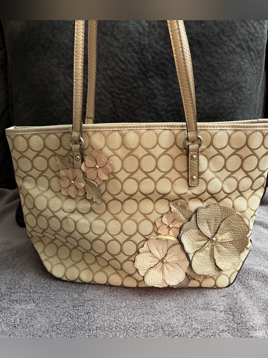 Nine West Handbags - Nine West 3D Flower Purse